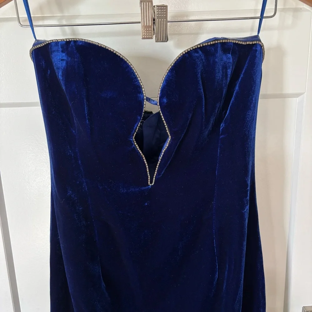 Bardot Elegant Blue Velvet Strapless Dress - Picture 2 of 6